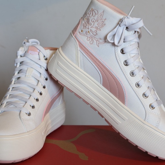 Puma Shoes - Puma Kaia 2.0 Novelty Flower Women's Mid Sneakers
Women's Mid Sneakers
